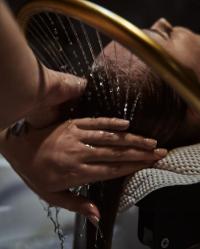  עיסוי קרקפת - ספא על המים בקדימה