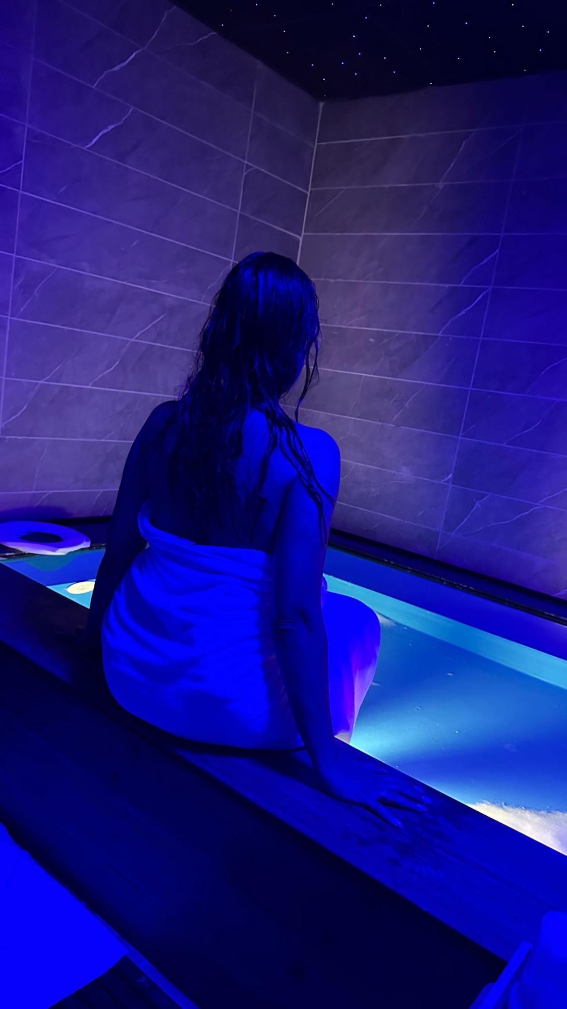     טיפול ציפה ליחיד על המים - ספא על המים בקדימה