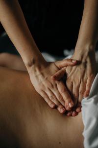  עיסוי רקמות - ספא על המים 