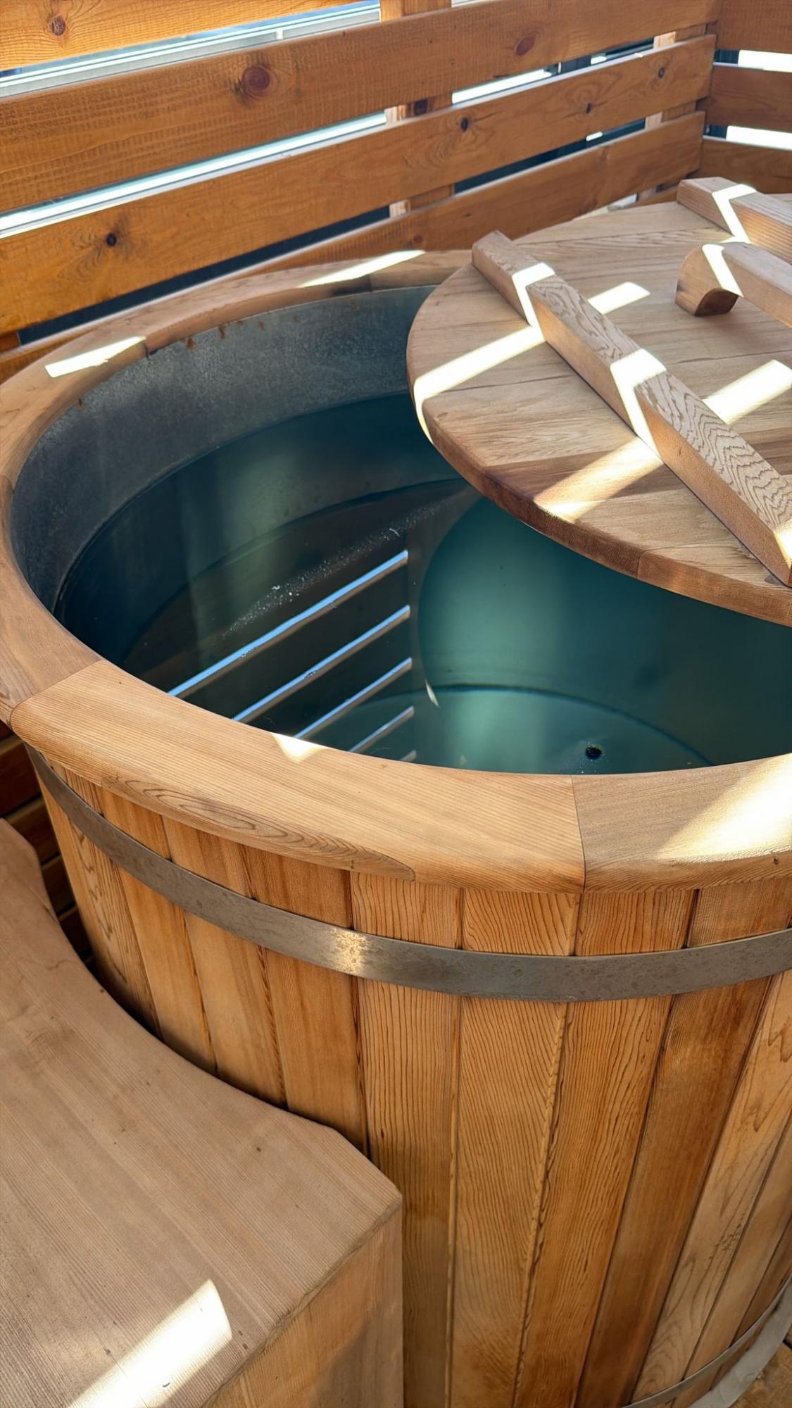  אמבטית קרח - ספא על המים