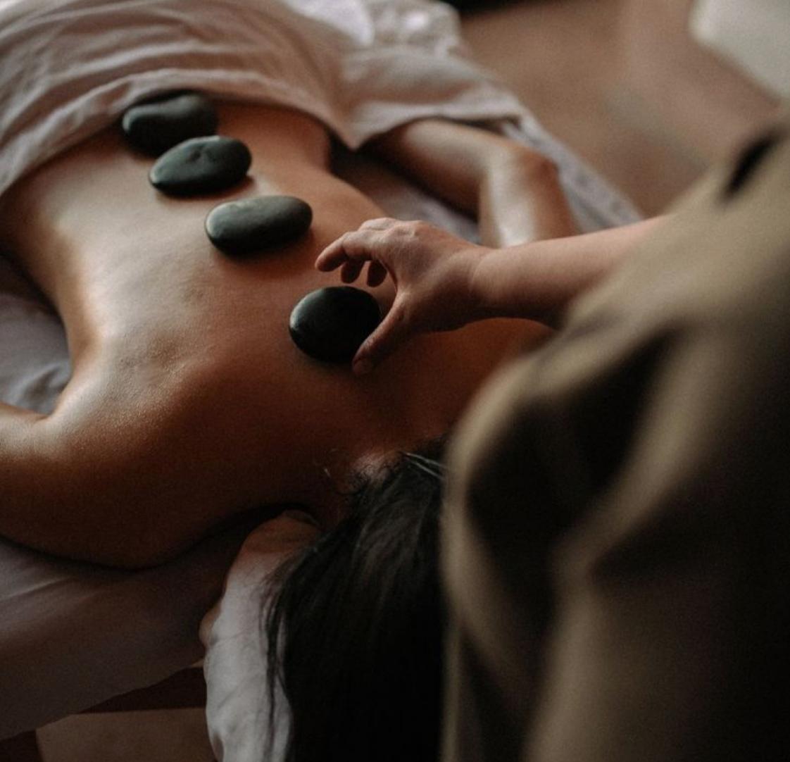  עיסוי אבנים חמות - ספא רויאל 