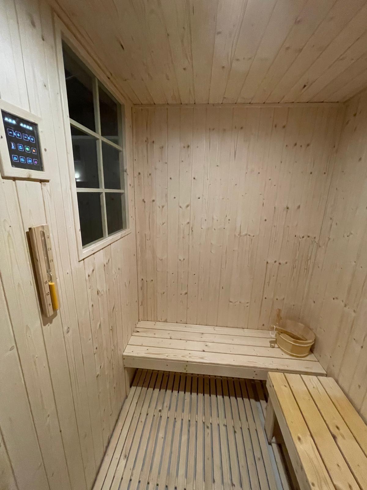  סאונה יבשה - ספא אינפיניטי 