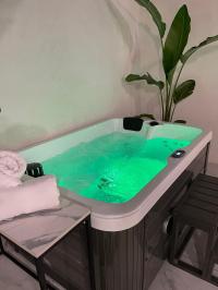  ג'קוזי - ספא אינפיניטי 