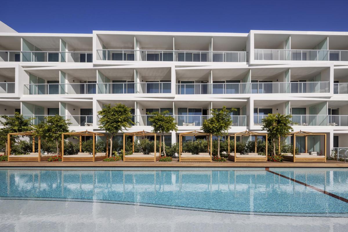  חזית הספא עם בריכה חיצונתי - ספא איסלה