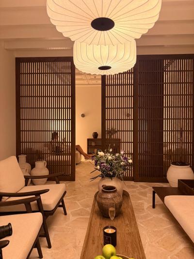 חבילת ספא קבוצתית הכוללת עיסוי למשך 50 דקות, ארוחת בוקר ושימוש במתקני הספא