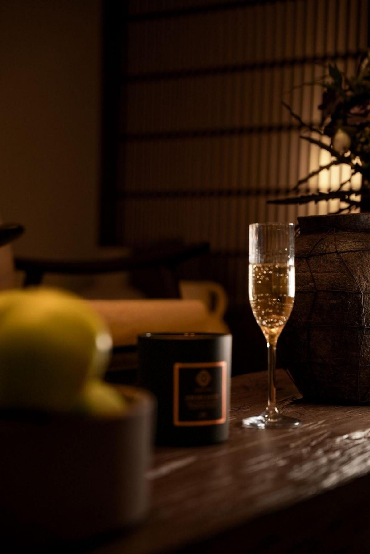  כוס שמפנייה - ספא במלון הרברט סמואל ירושלים