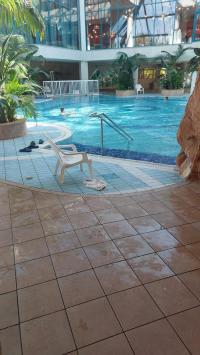  בריכה חיצונית - ספא אנגל