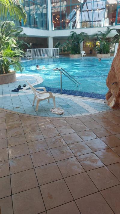 חבילת ספא לקבוצות החל מ-3 אורחים הכוללת עיסוי למשך 30 דקות ושימוש במתקני הספא