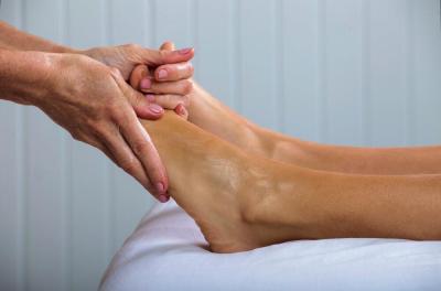 חבילת ספא קבוצתית הכוללת עיסוי למשך 50 דקות ושימוש במתקני הספא - סאונה יבשה, סאונת אדים, חדר כושר, מלתחות ופינת כיבוד