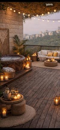  חצר של המתחם - חדרי מלח בחיפה