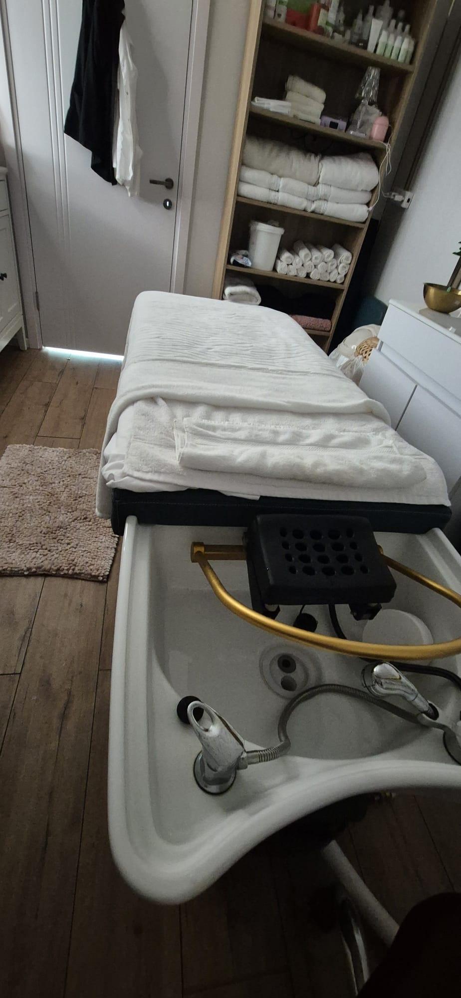  מיטת עיסוי ראש וקרקפת - ספא ראש והילינג לורנסה נהריה