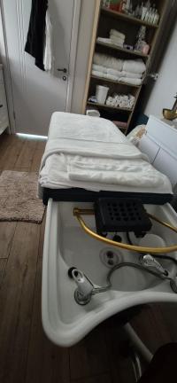  מיטת עיסוי ראש וקרקפת - ספא ראש והילינג לורנסה נהריה