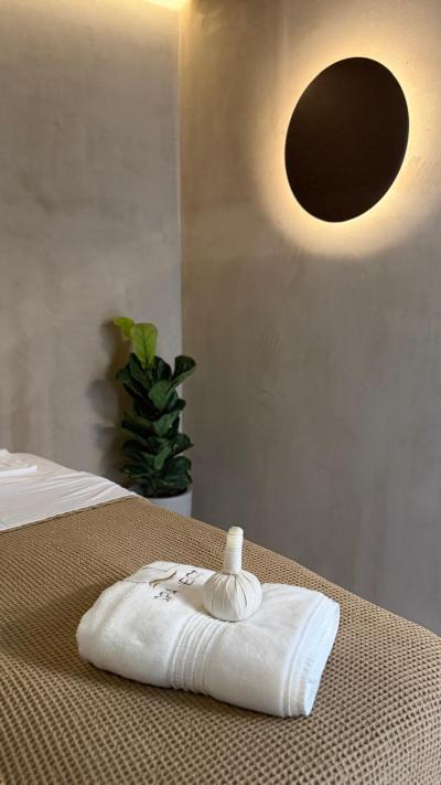 חבילת ספא ליחיד הכוללת עיסוי למשך 50 דקות, ארוחת בוקר ושימוש במתקני הספא