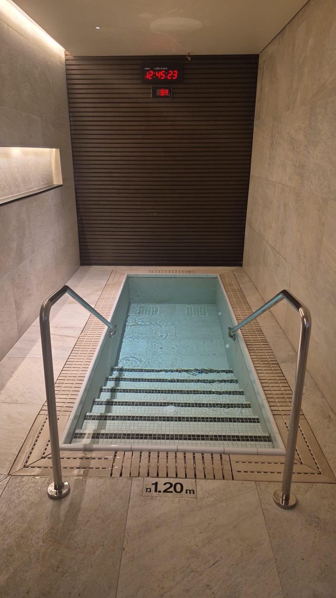   בריכה מחוממת -ספא קסיה 