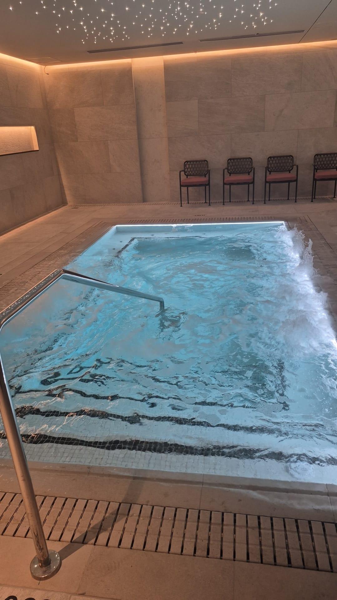  בריכה מחוממת -ספא קסיה 